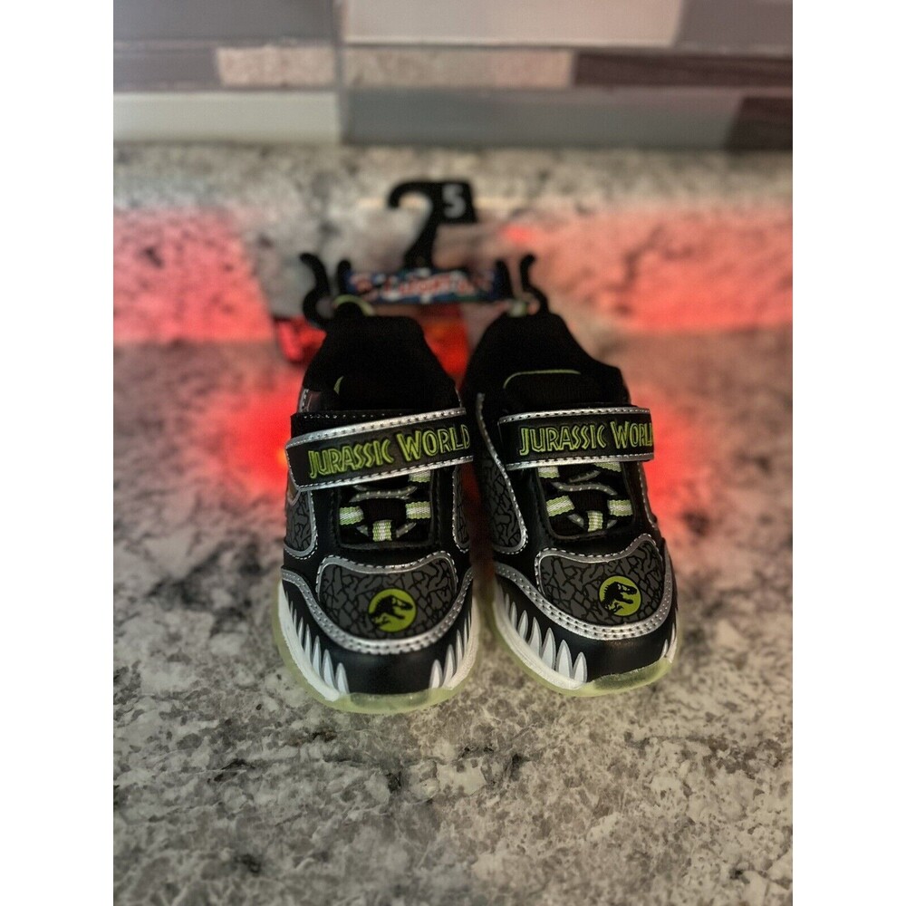 Jurassic World Toddler Boys Light Up Green Sneakers Shoes Size 5 New With Tags